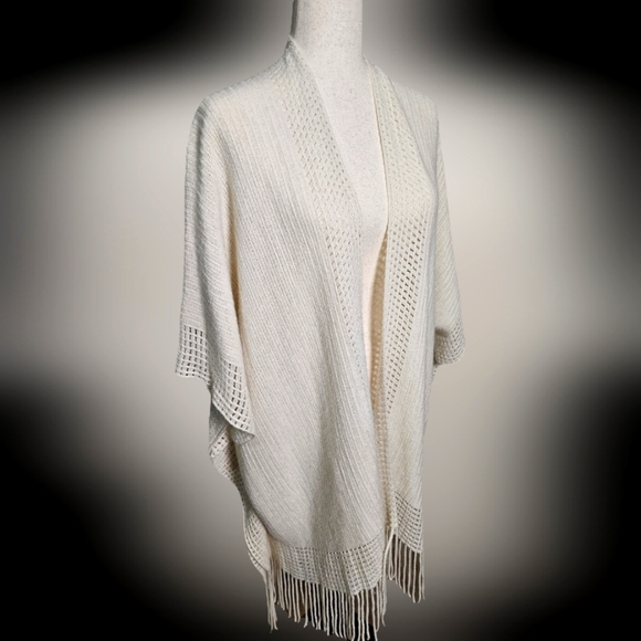 Cream Knit Kimono with open knit detail and tassles.  Open no closure.  One Size - Picture 1 of 6